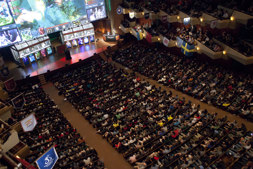 How has online betting evolved with the emergence of esports betting?